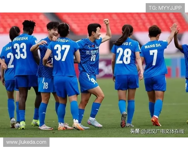 汉堡宣布举行男女足双双升甲庆典游行市长将亲临现场共同见证荣耀时刻 汉堡宣布举行男女足双双升甲庆典游行市长将亲临现场共同见证荣耀时刻